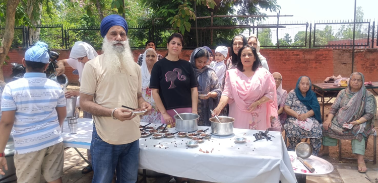 धन धन श्री गुरु अर्जन देव जी के शहीदी दिवस पर ठंडे मिठे जल की छबील लगाई गई